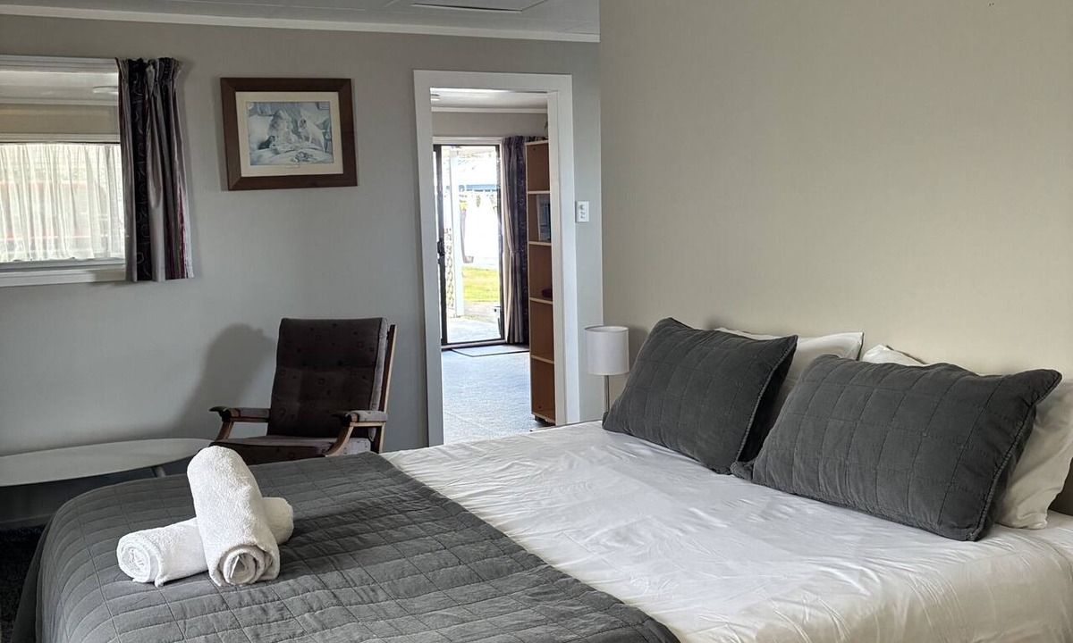 Nukuhau Apartment | Cosy, Quite & Close to Town. Pet Friendly