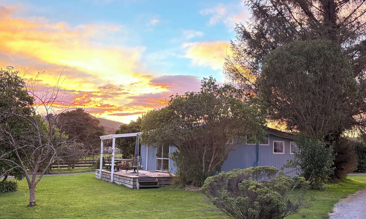 Mangaweka Cottage | Cottage at Flat Hills Cafe and Tourist Park (self-contained)