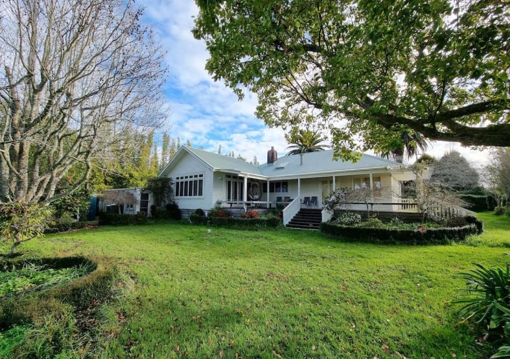 Taupaki House | Country Garden Oasis with Parking and Wi-Fi