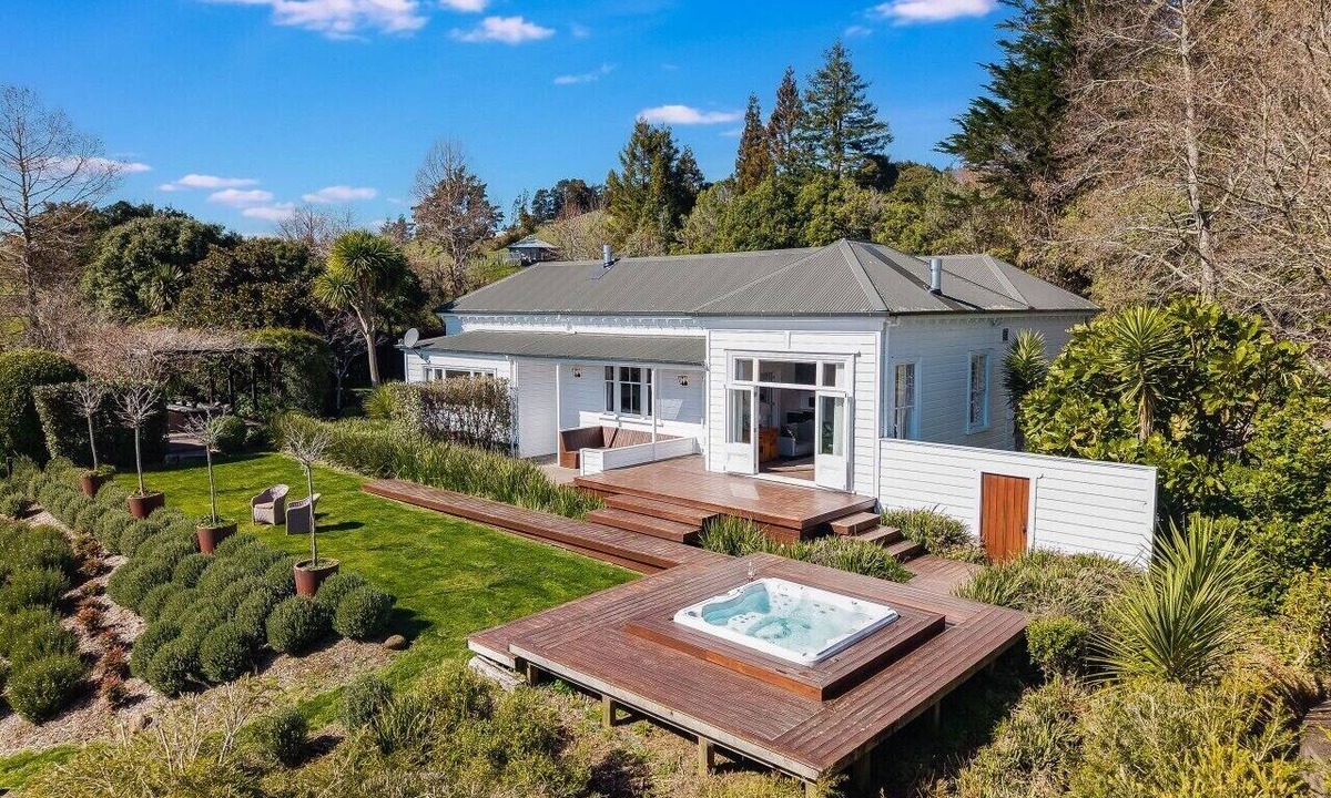 Bombay Villa | Countryside Villa with Hot Tub, Fireplace, Sweeping Rural Views & Swimmable Creek
