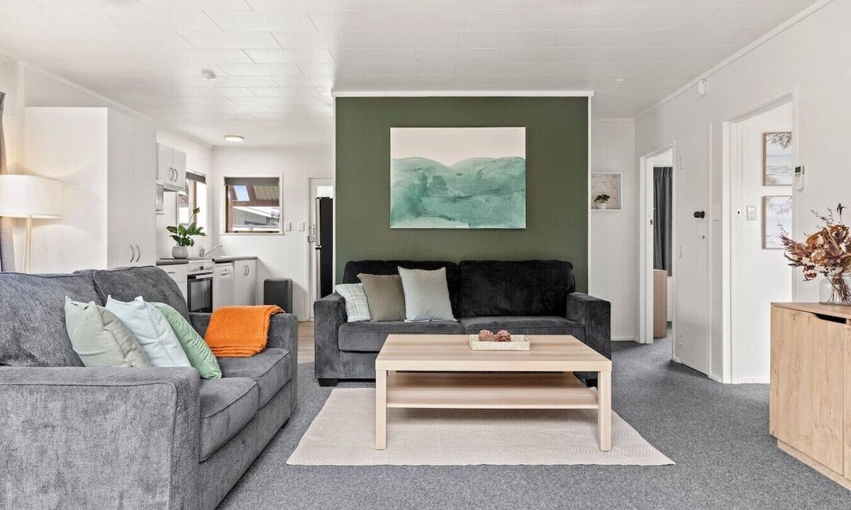 Taupo House | Cozy Retreat 1 - comfort and convenience with parking