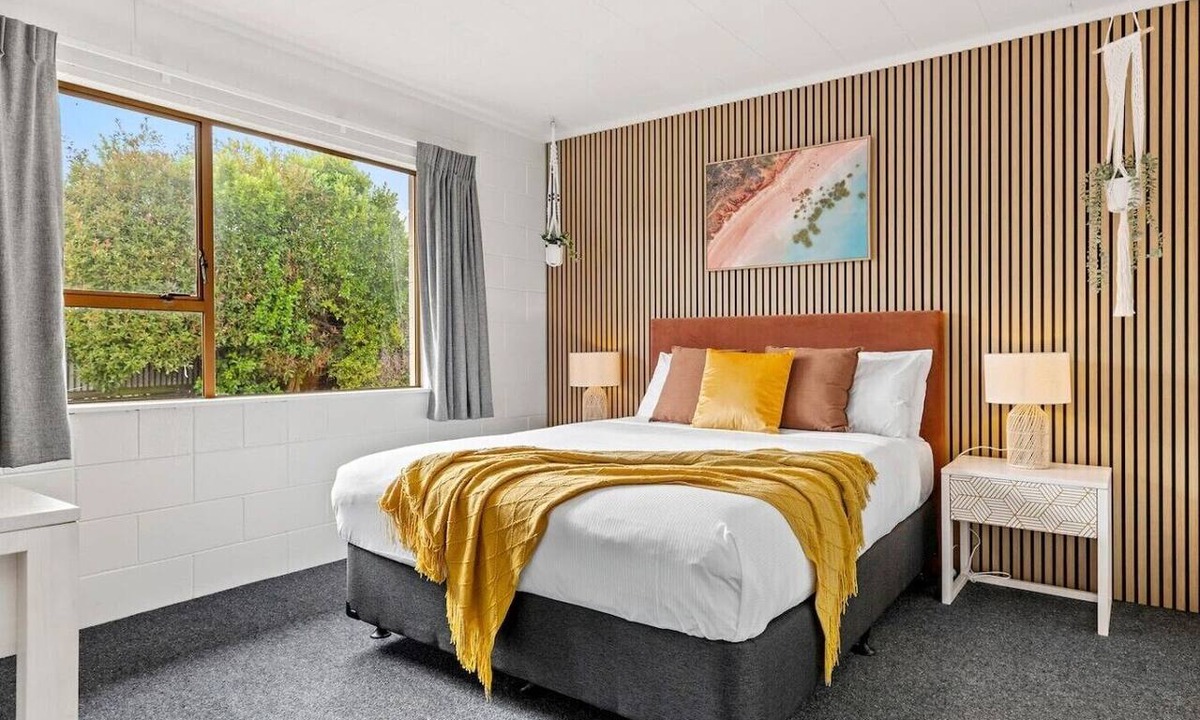 Taupo House | Cozy Retreat 2 - modern townhouse living