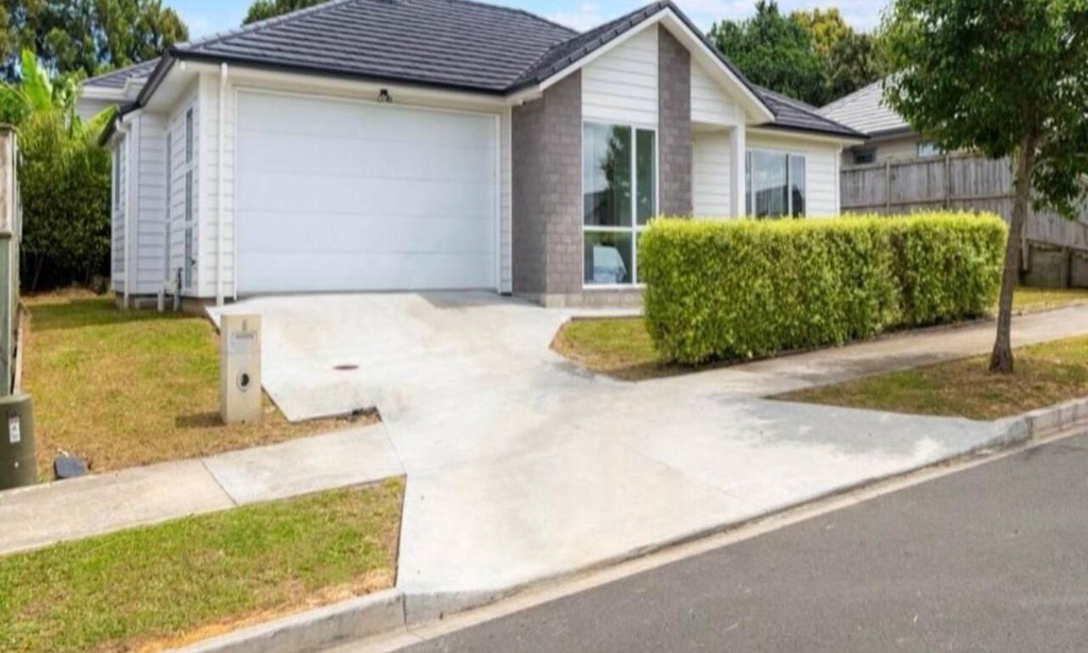 Pukekohe House | Cozy room in a newly built modern house.