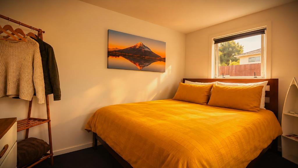 New Plymouth House | Cozy Tiny House in Garden Setting, 3 Minute Drive to Back Beach