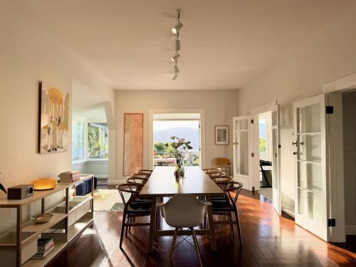 Wellington House | Crescent Sunset Escape - Short Walk to City