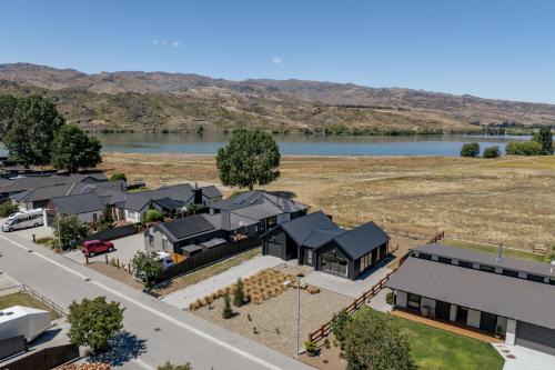 Lowburn House | Dancing Tussock Escape - Cromwell Holiday Home