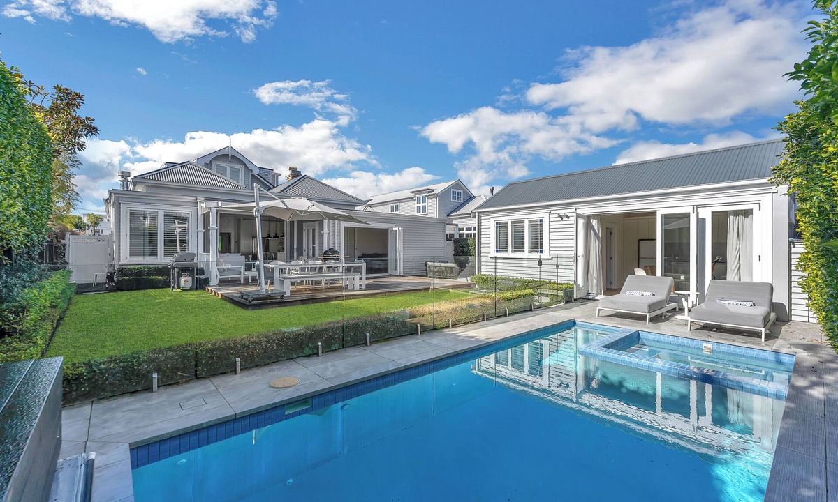 Lynfield House | Disraeli Sanctuary by Bespoke Stays