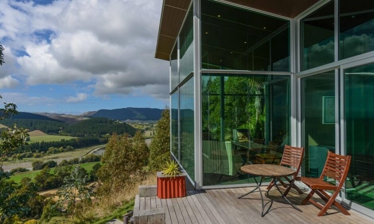 Havelock North House | Edgecliff - stunning location, spectacular views, modern cottage