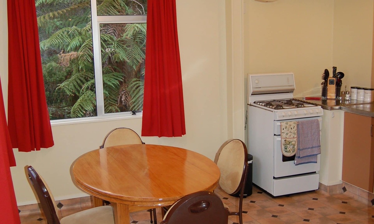 New Plymouth Hostel | Egmont Eco Leisure Park - Hostel