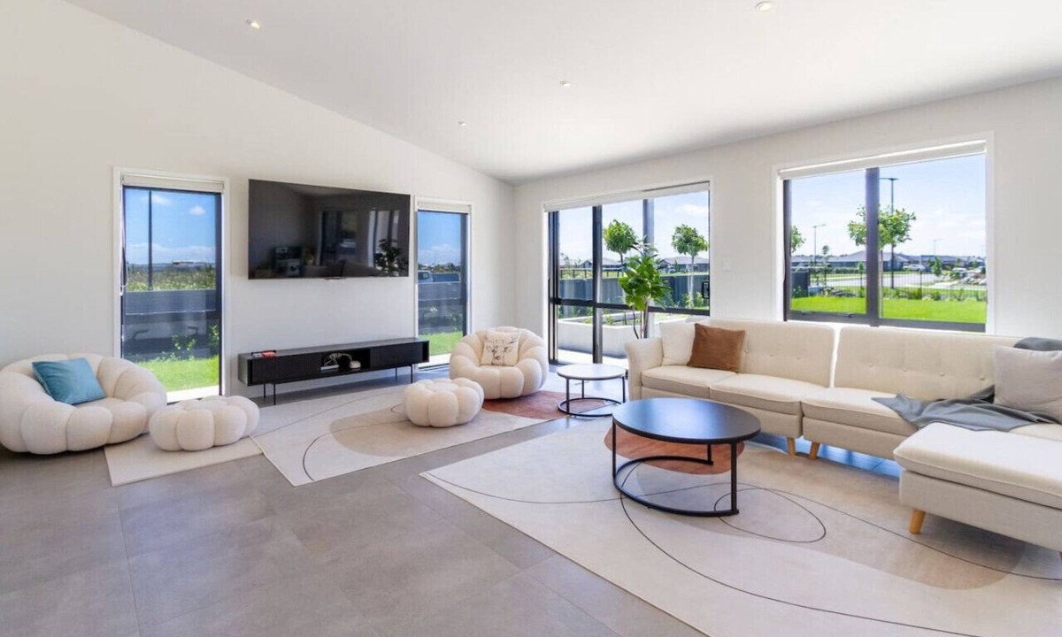 Lincoln House | Elegant 4BR Family Retreat with Garage