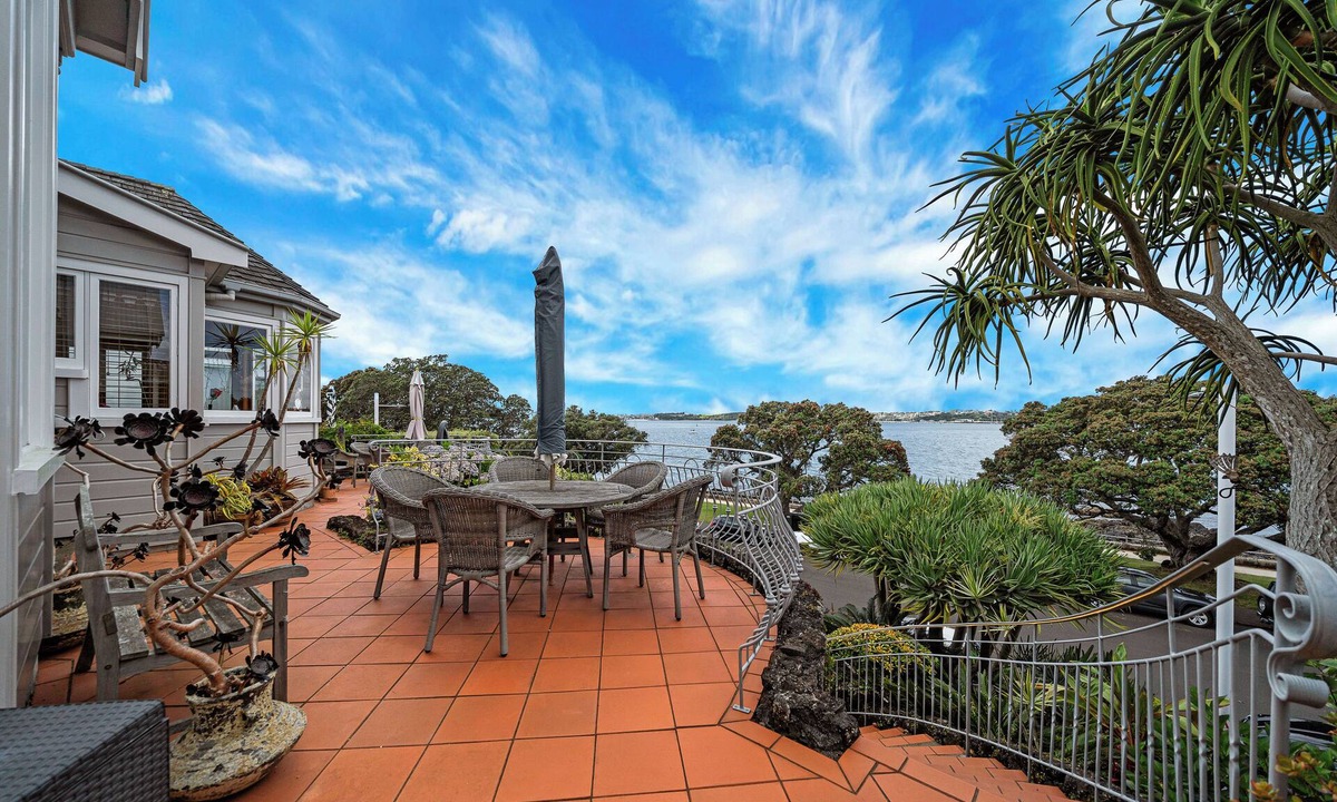 Devonport House | Elegant Villa Retreat by Bespoke Stays
