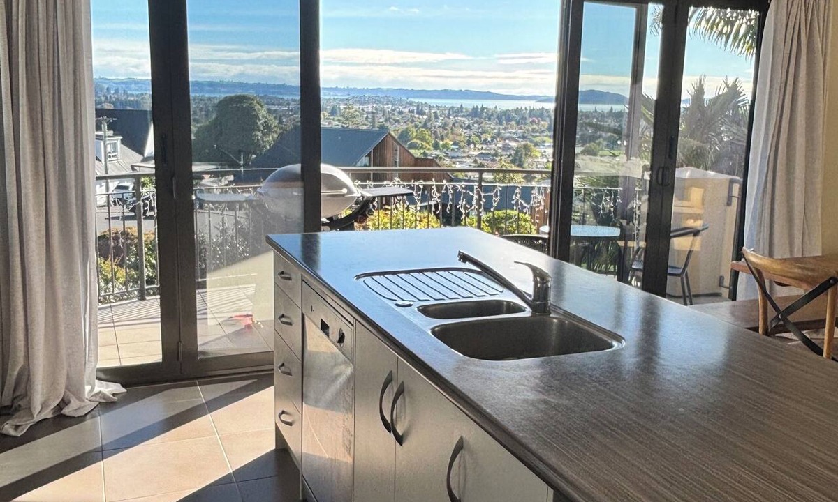 Rotorua House | Elevated living: Stunning views, homely comforts