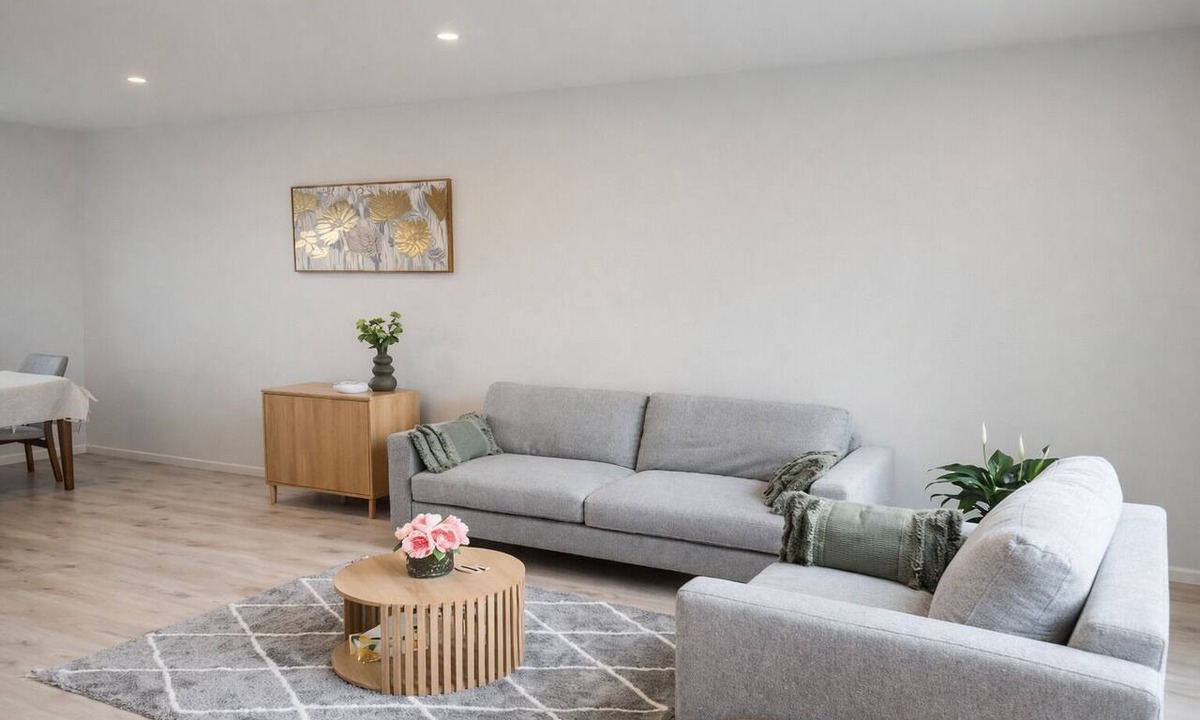 Avondale House | Entire 2BR Townhouse l Free Parking l Working from home space