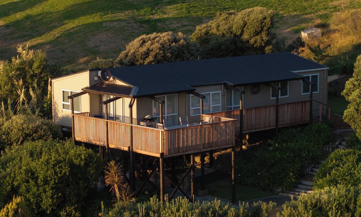 Waimarama House | Entire home in Waimārama, sea views, 2 minute walk to the beach.