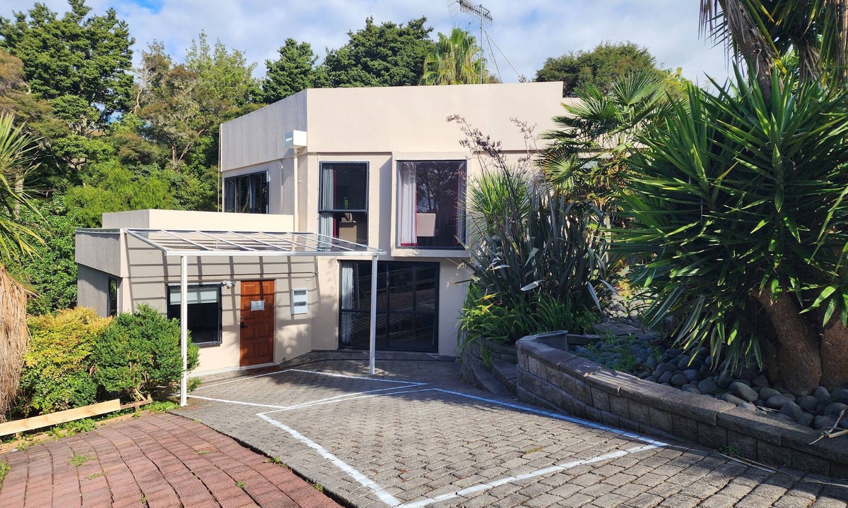 Birkenhead House | Entire House: Spacious 285m2