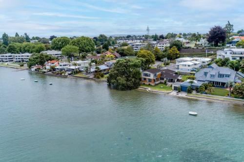 Tauranga House | Entire Waterfront House - Boat Shed - 3 Kitchens
