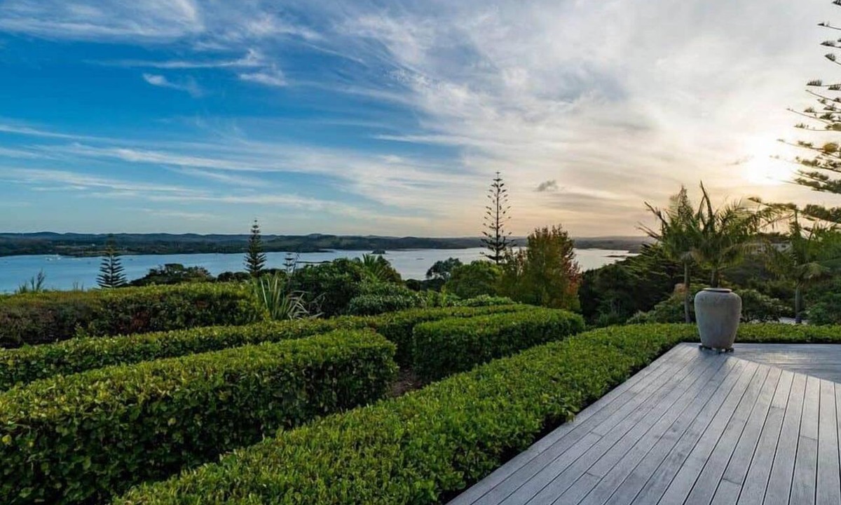 Kerikeri House | Estate with Private Beach, Views, and Starlink