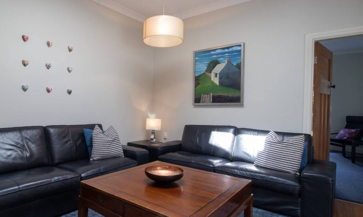 Fitzroy House | FABULOUS IN FITZROY COMFORTABLY SLEEPS TEN GUESTS