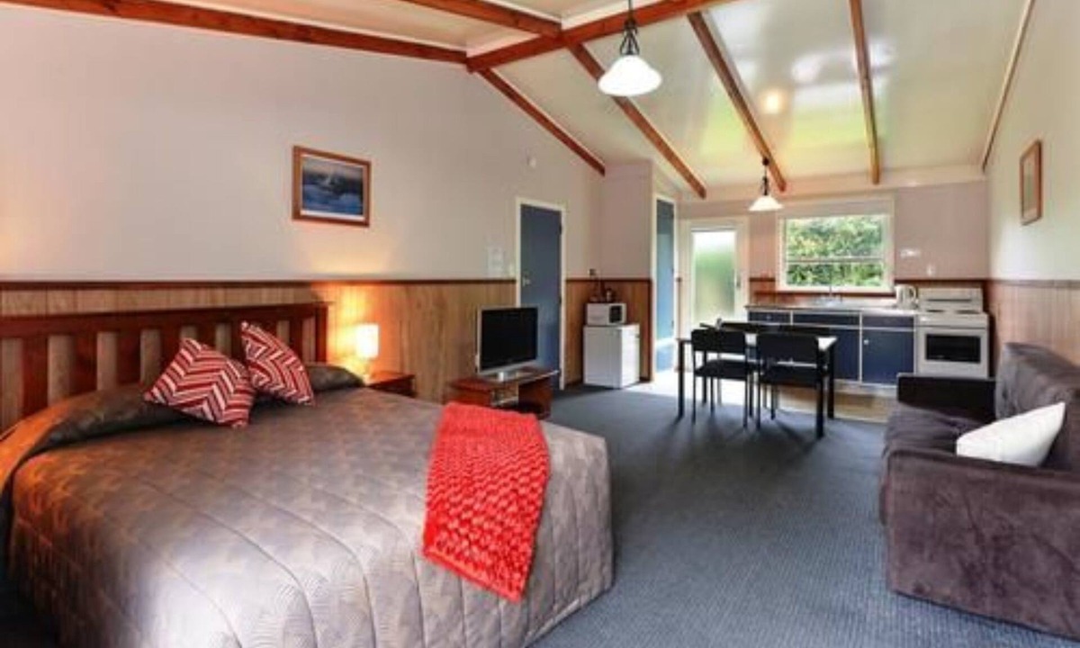 Kawaha Point Hotel | Fairy Springs Motel