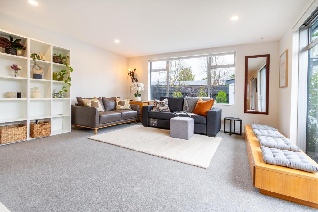 Christchurch Apartment | Family-Friendly - Spa, Games Room & Secure Parking