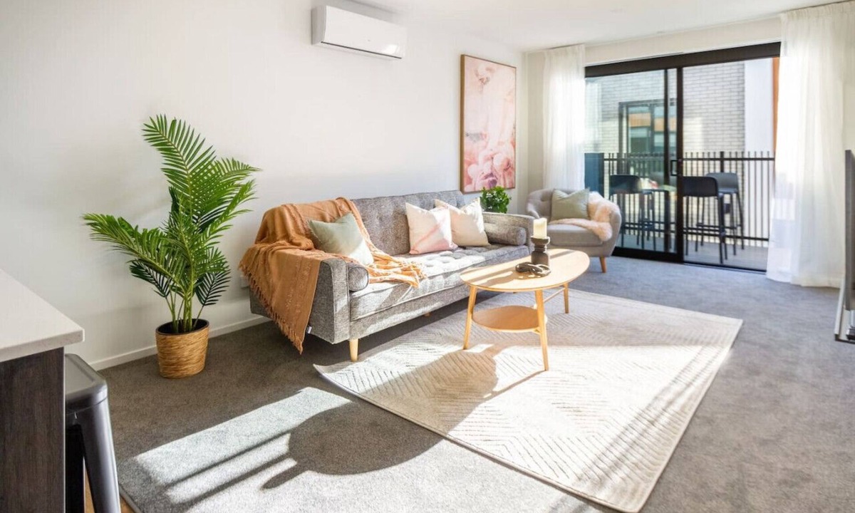 Addington House | Family Home w/Garage & EV - Walk to Hagley Park