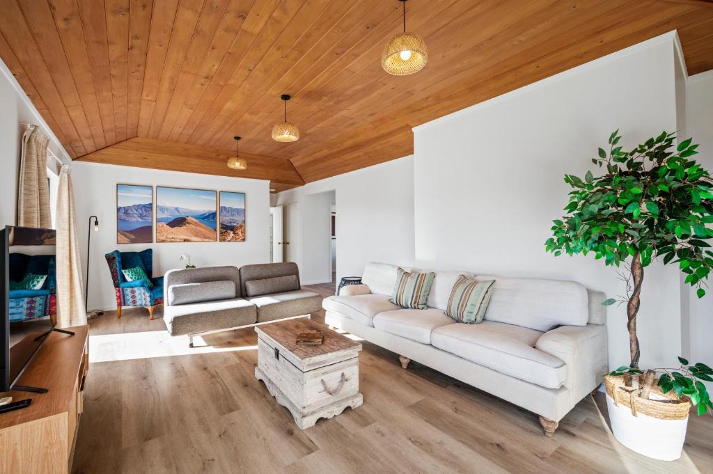 Springfield House | Family Perfect, arcade, bikes, secure yard