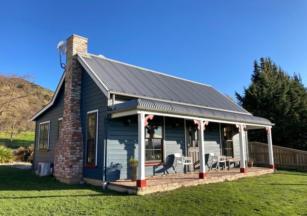 Hurunui Ski Chalet | Fantail Cottage at McLeod Estate