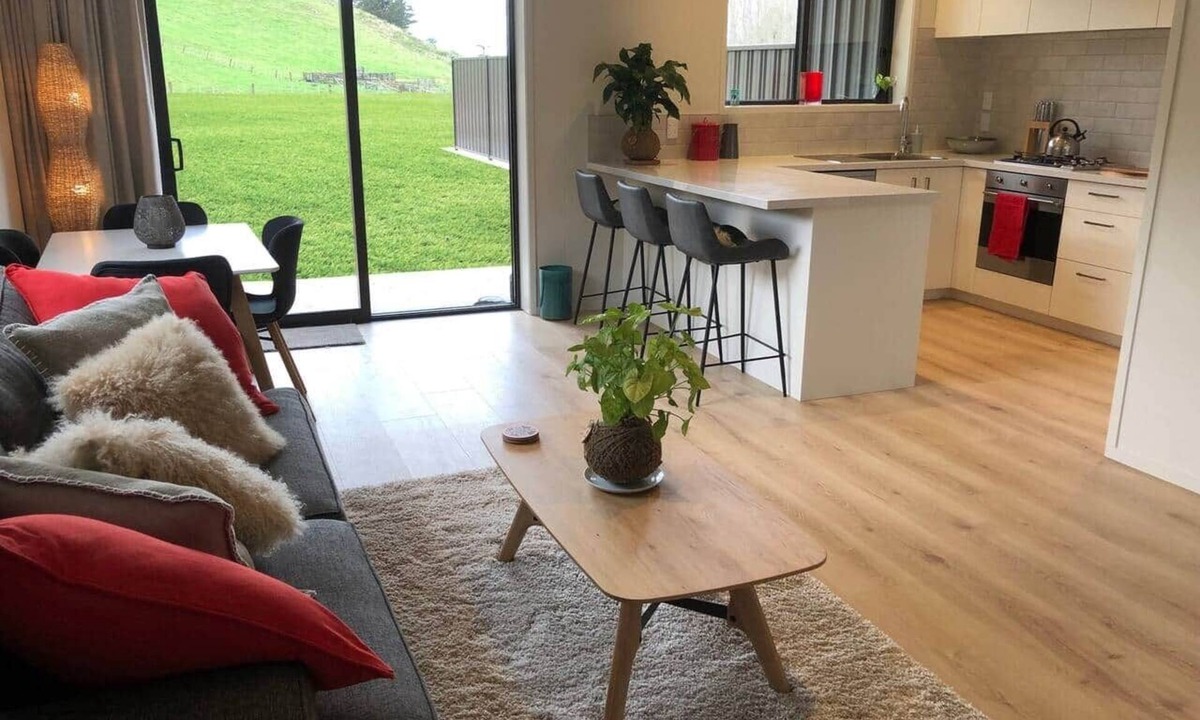 Papamoa Apartment | Farmstay Escape: Animals, Spa, Hills & Beach, Cosy Farmstay, near beach with pet farm animals
