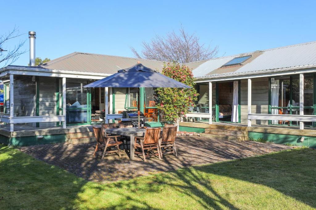 Waitahanui House | Five Mile Yay - Five Mile Bay Holiday Home