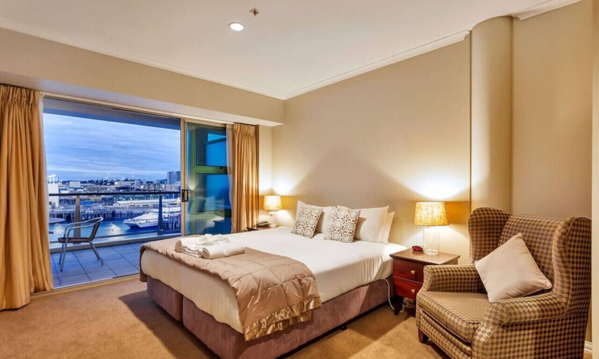 Auckland Central Business District Apartment | Floor-to-Ceiling Harbour Views On The Wharf