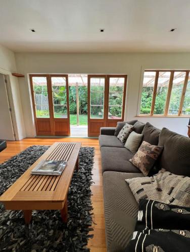 Coromandel Apartment | Forest Hideaway ~ Rustic