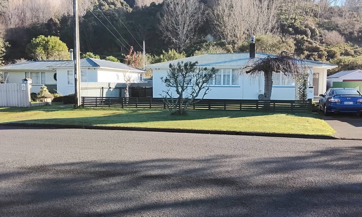 Whanganui House | Frances's Patch with a rural backdrop in whanganui