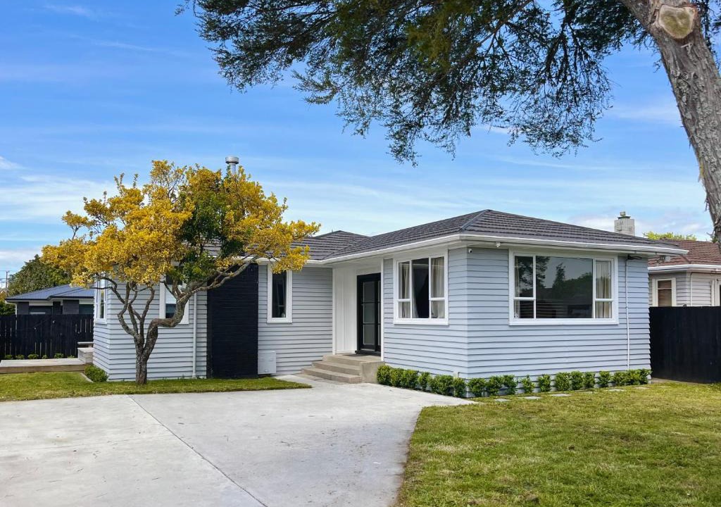 Te Rapa House | FREE Cleaning and Central -By KOSH