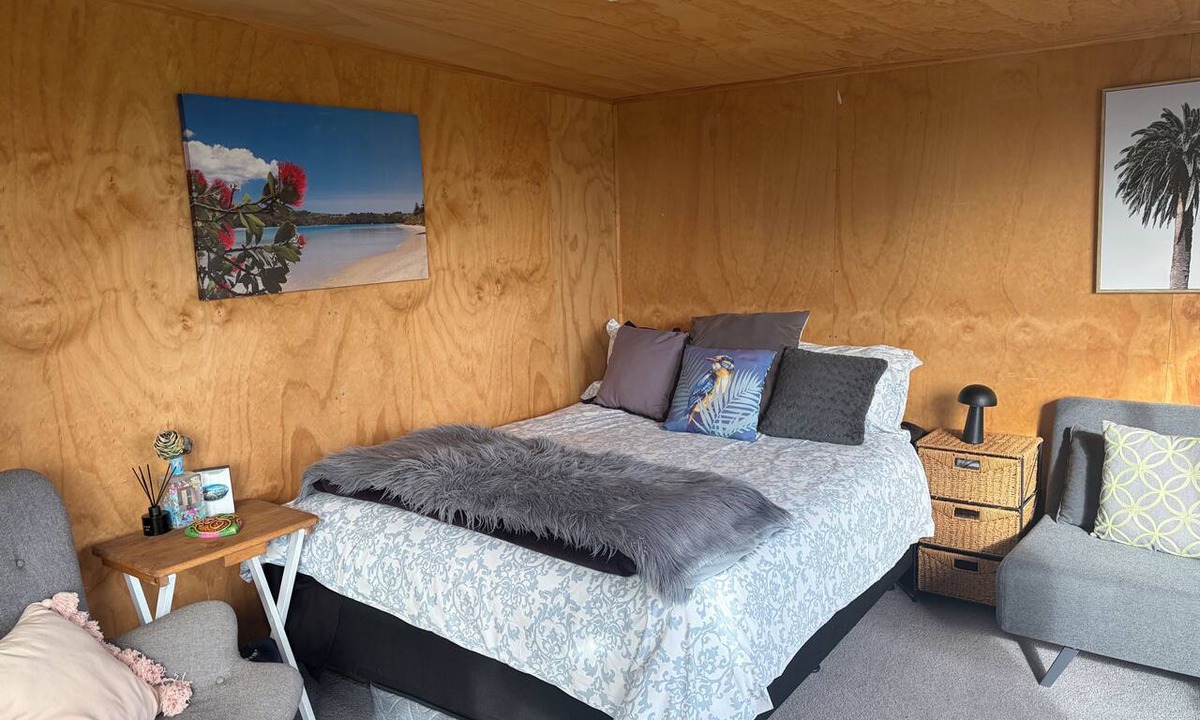 Waiotahi Cabin | Fully Fenced Family Bach - 3 Pods - Dog Friendly - Waiotahe