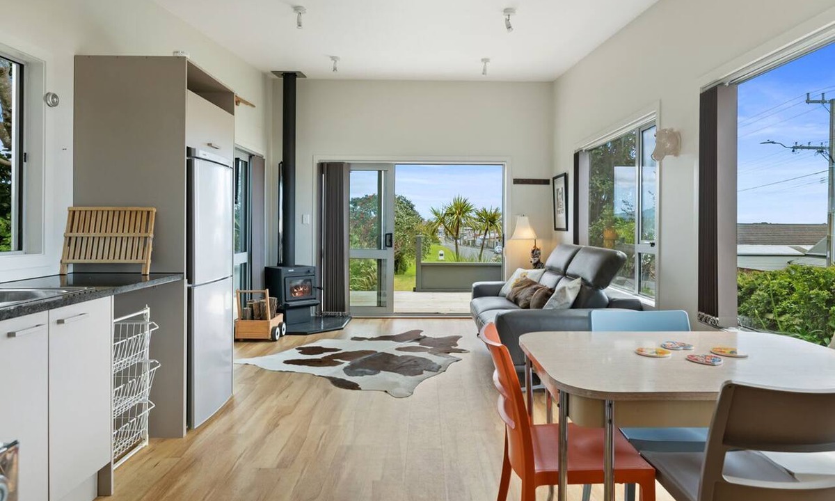 Fitzroy House | Funky in Fitz - Relax and Enjoy
