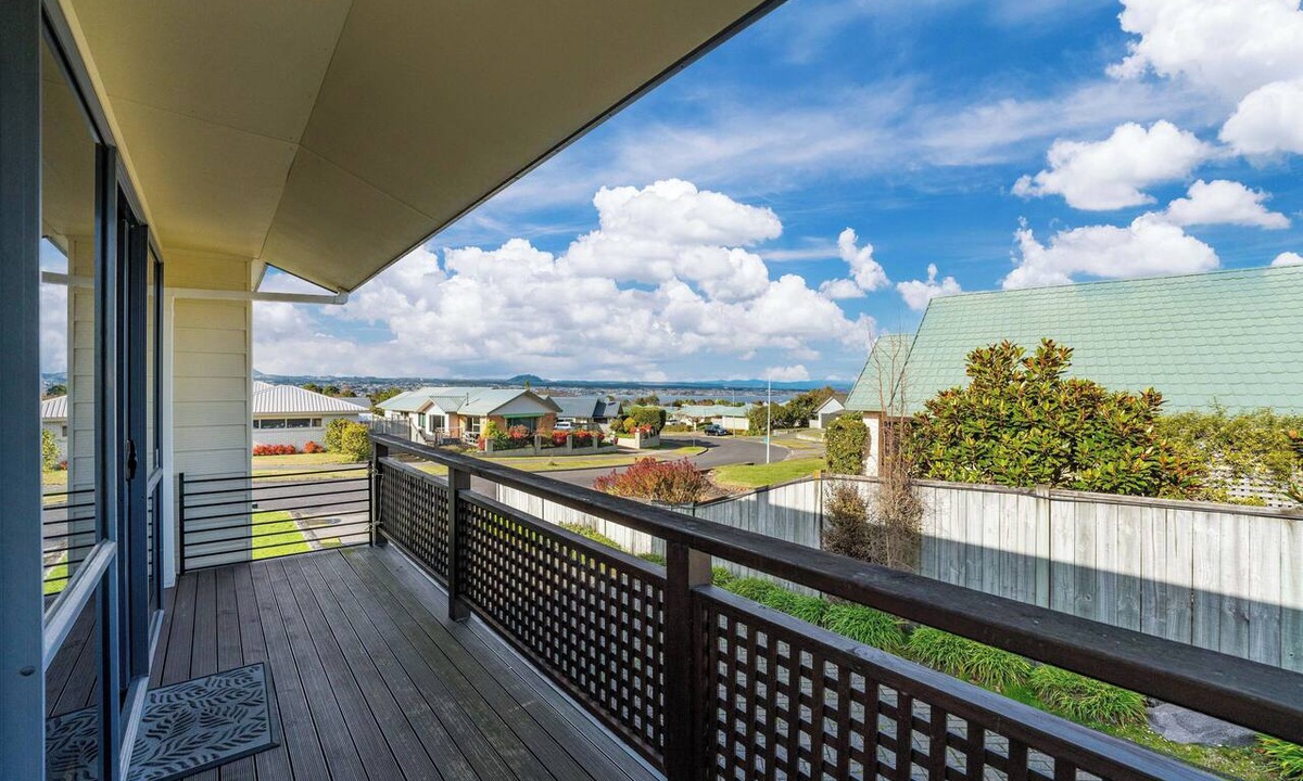 Nukuhau House | Getaway on Grove - Lake Taupo Holiday Home