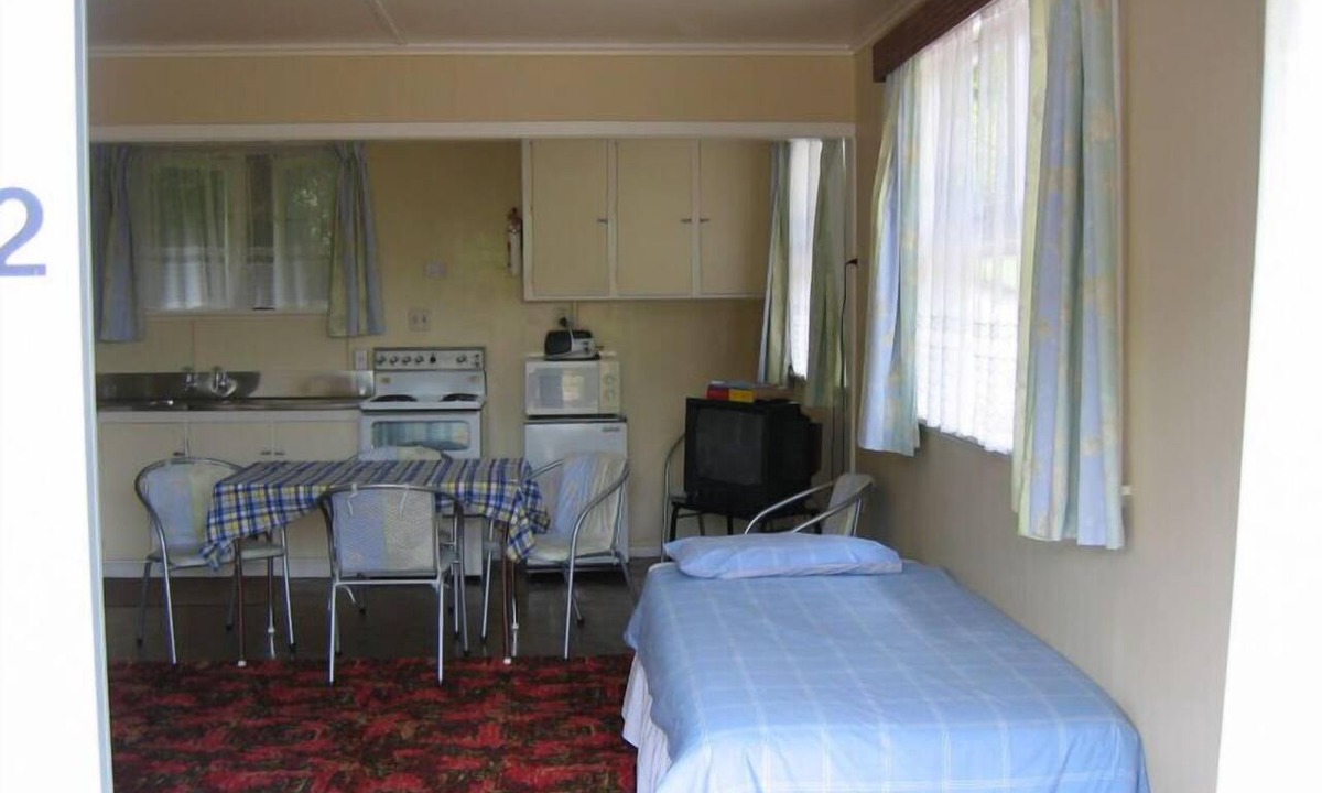 Hangatiki Hotel | Glowworm Motel