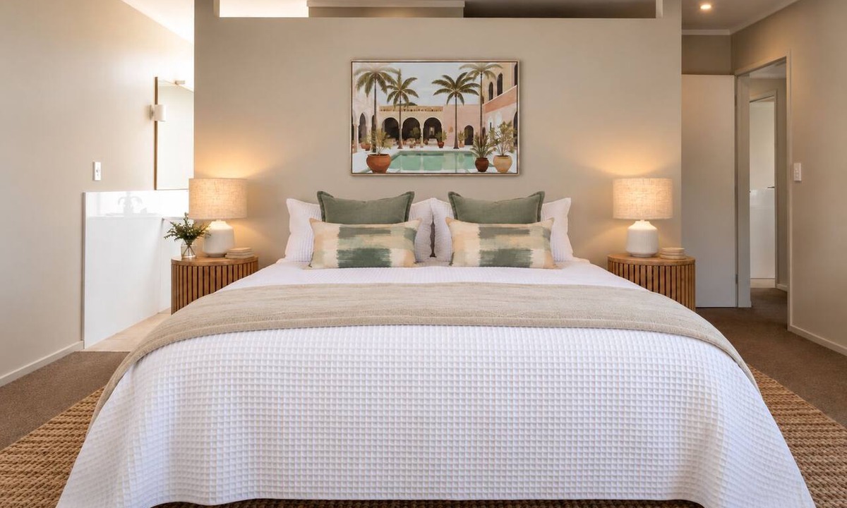 Oneroa House | Gorgeous 7 bedroom beach villa in the heart of Oneroa