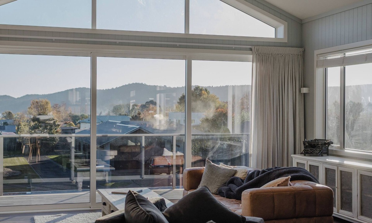 Kinloch House | Gorgeous new bach with lake views, 4 Bedroom - 2 ensuite, 3.5 bath, pet friendly