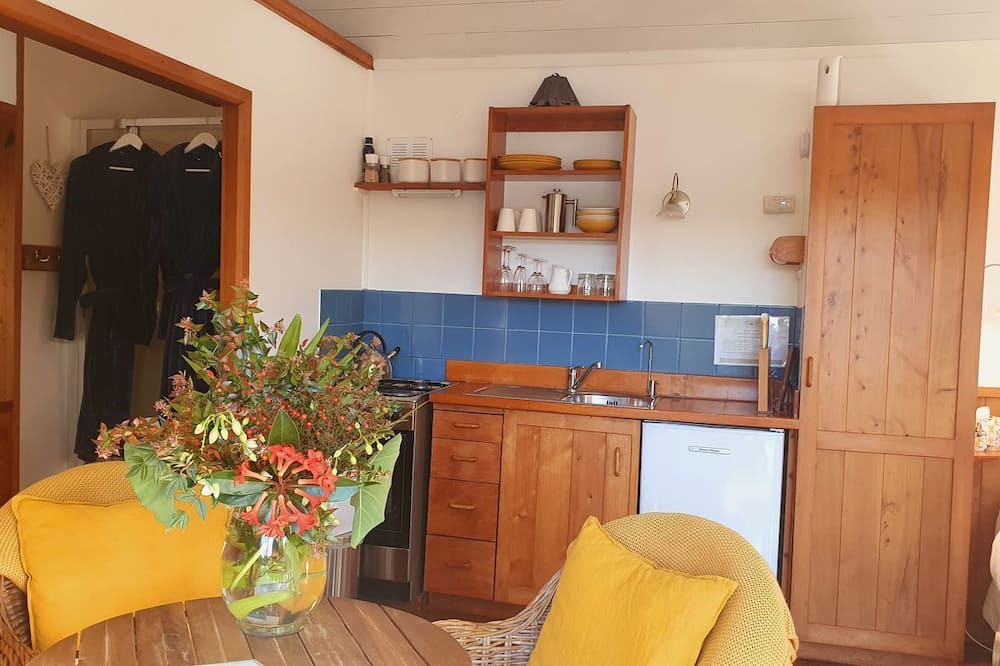 Kaeo Cottage | Gorgeous Waterfront Vacation Rental for Two in the Bay of Islands near Kerikeri