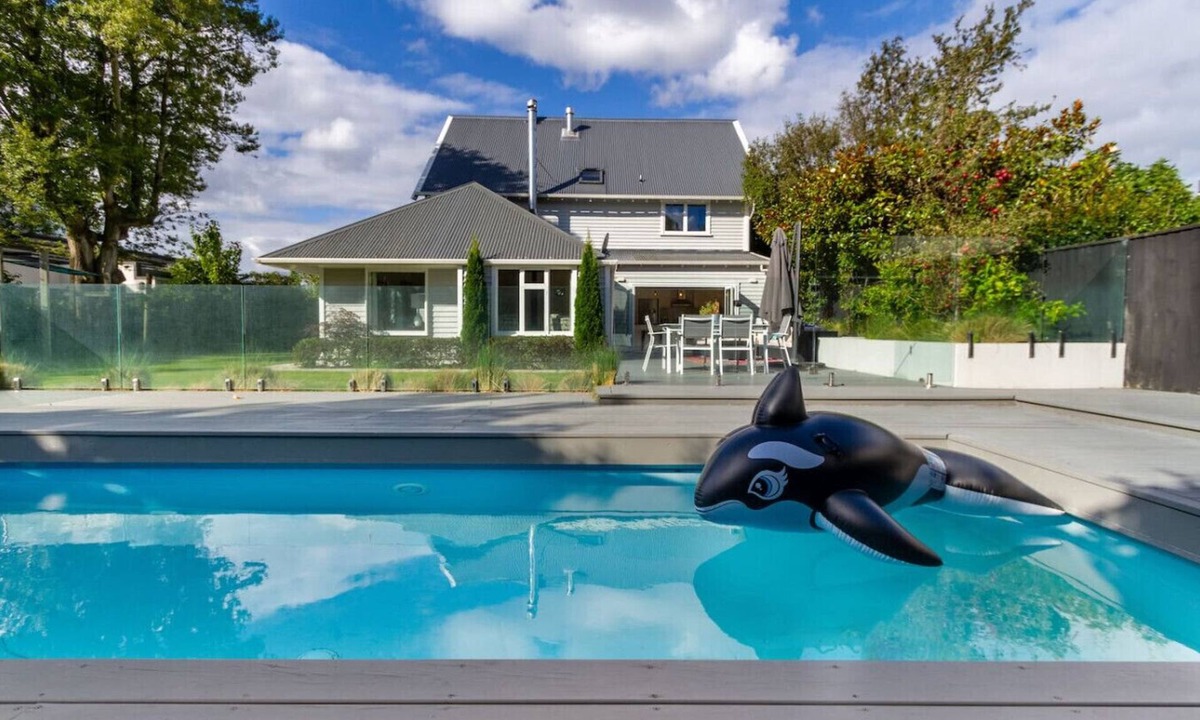 Fendalton House | Grand 5BR Villa in Fendalton - Walk to Hagley Park