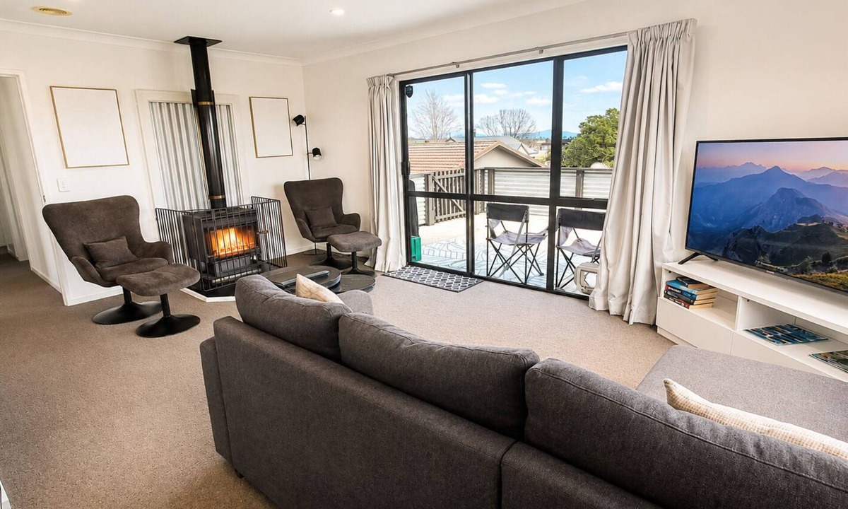 Richmond Heights House | HA 6Bdr Family Haven Walk to Lake/Shops/Boatramp +