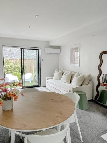 Riccarton Apartment | Hagley Park Townhouse