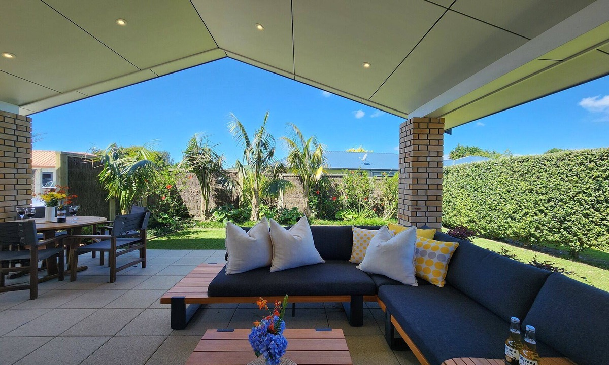 Hahei House | Hahei Garden Sanctuary - private, central, covered outdoor lounge, 5min to beach