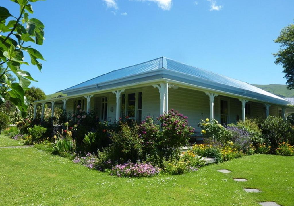 Duvauchelle House | Halfmoon Cottage