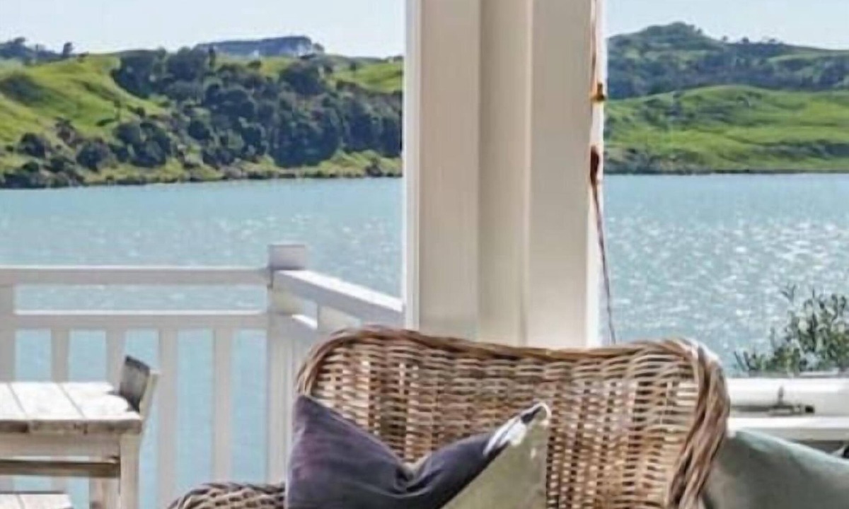 Raglan House | Harbour Rose House Charming Harbour Views