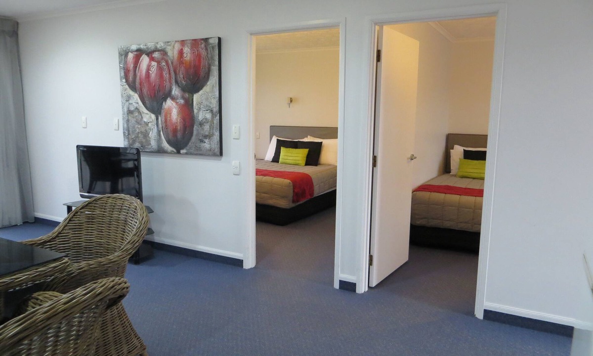 Ahuriri Hotel | Harbour View Motel on Ahuriri Beach in Napier NZ with sea view suites