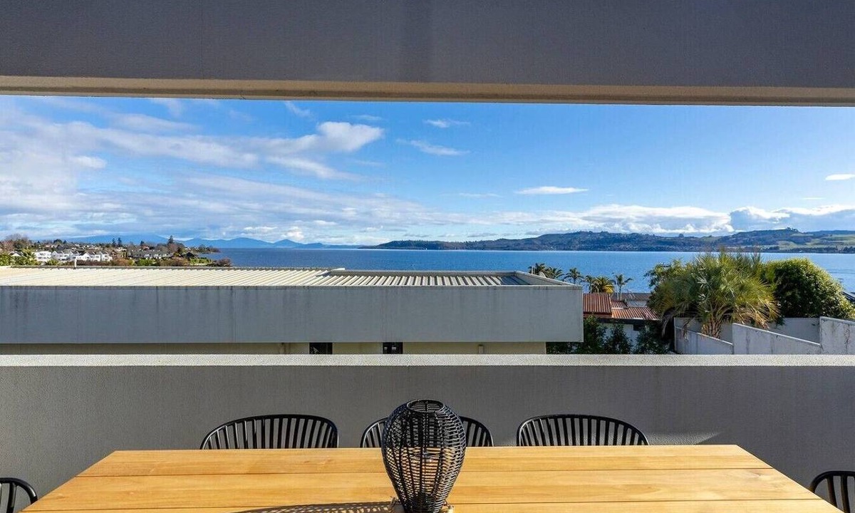 Waipahihi House | Harvey Heights Retreat