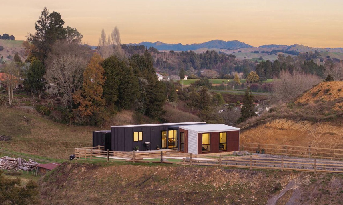 Taumarunui Cabin | Haven Hills Retreat - Romantic, luxury off grid tiny house with stunning views.