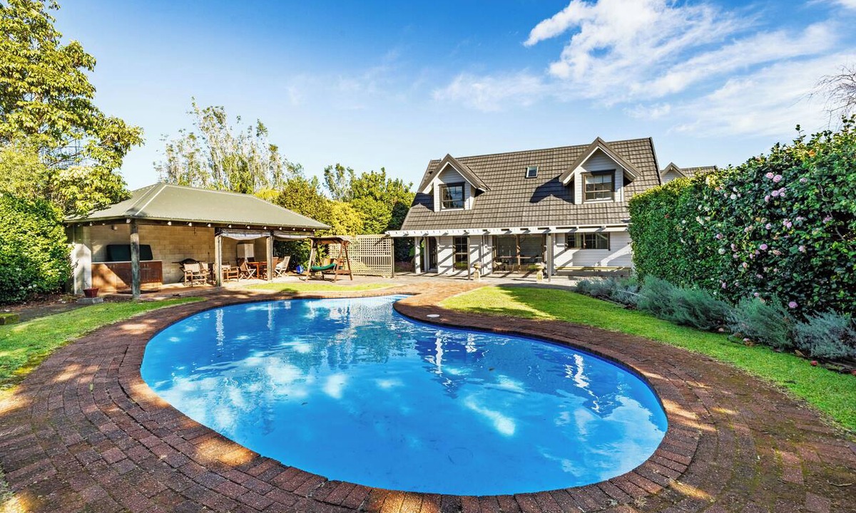 Kerikeri House | Hawkings Lodge - Kerikeri Holiday home